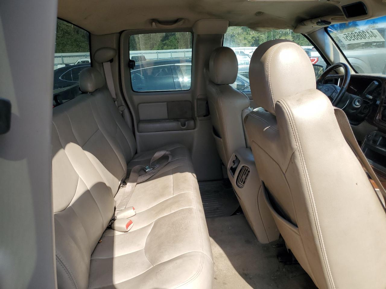 2004 Chevrolet Silverado - Image 10