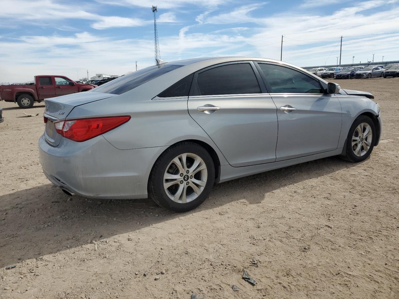 2011 Hyundai Sonata - Image 3
