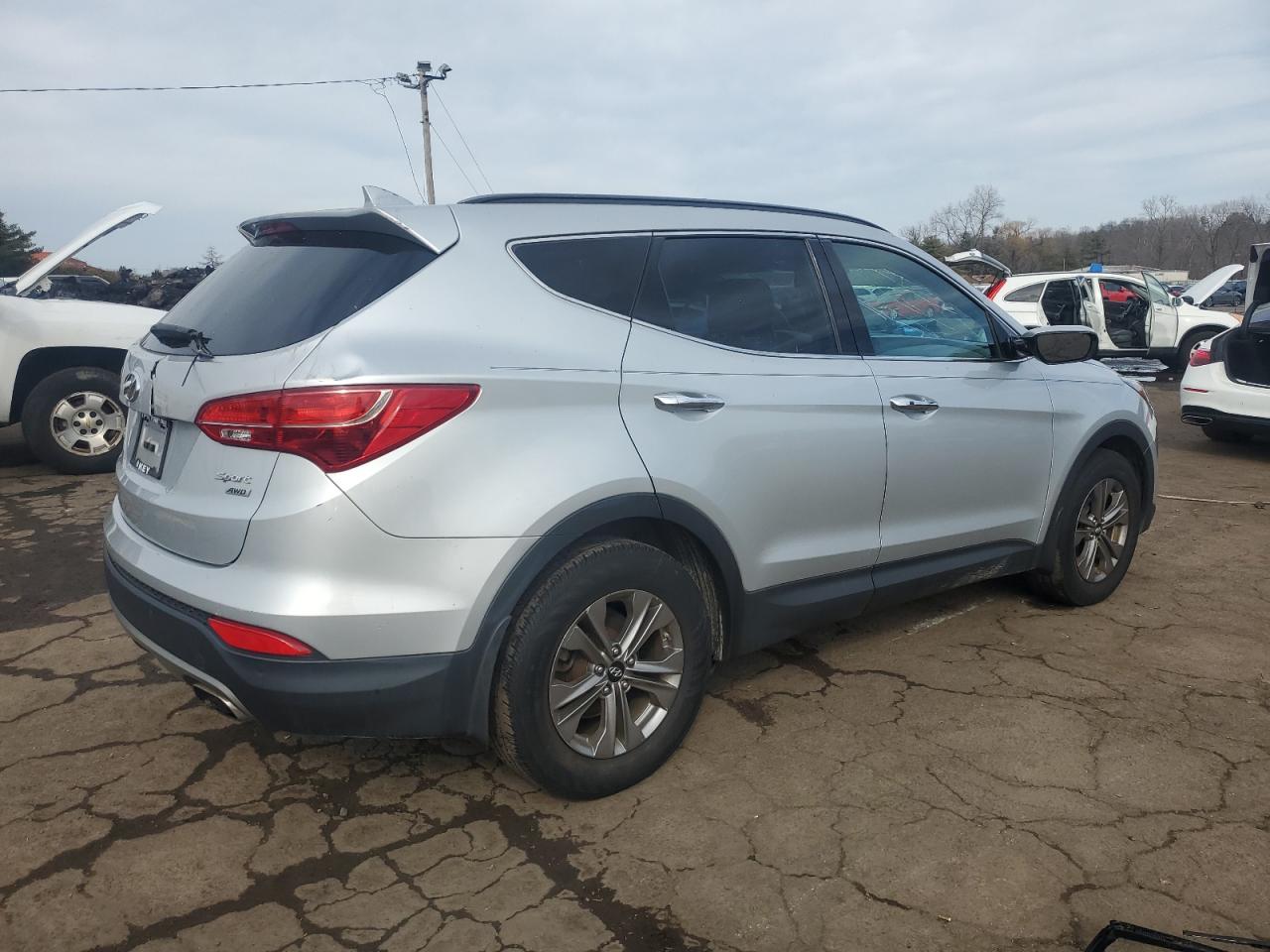 2015 Hyundai Santa Fe - Image 3