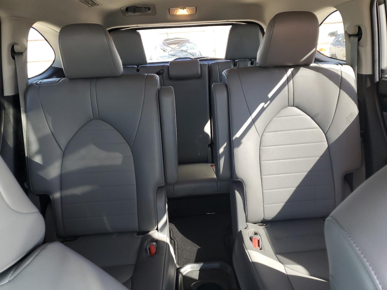 2022 Toyota Highlander - Image 10