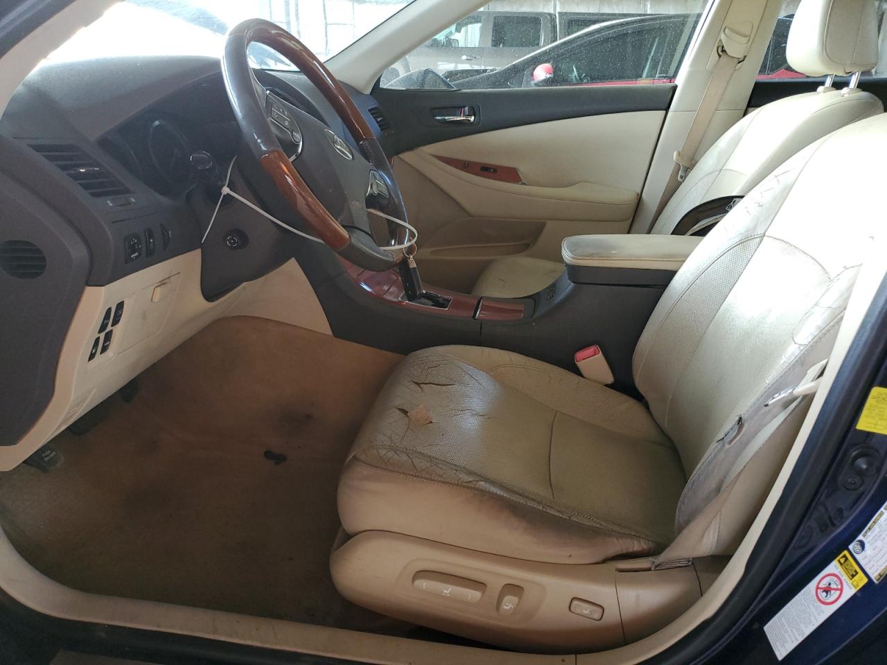 2011 Lexus ES - Image 7