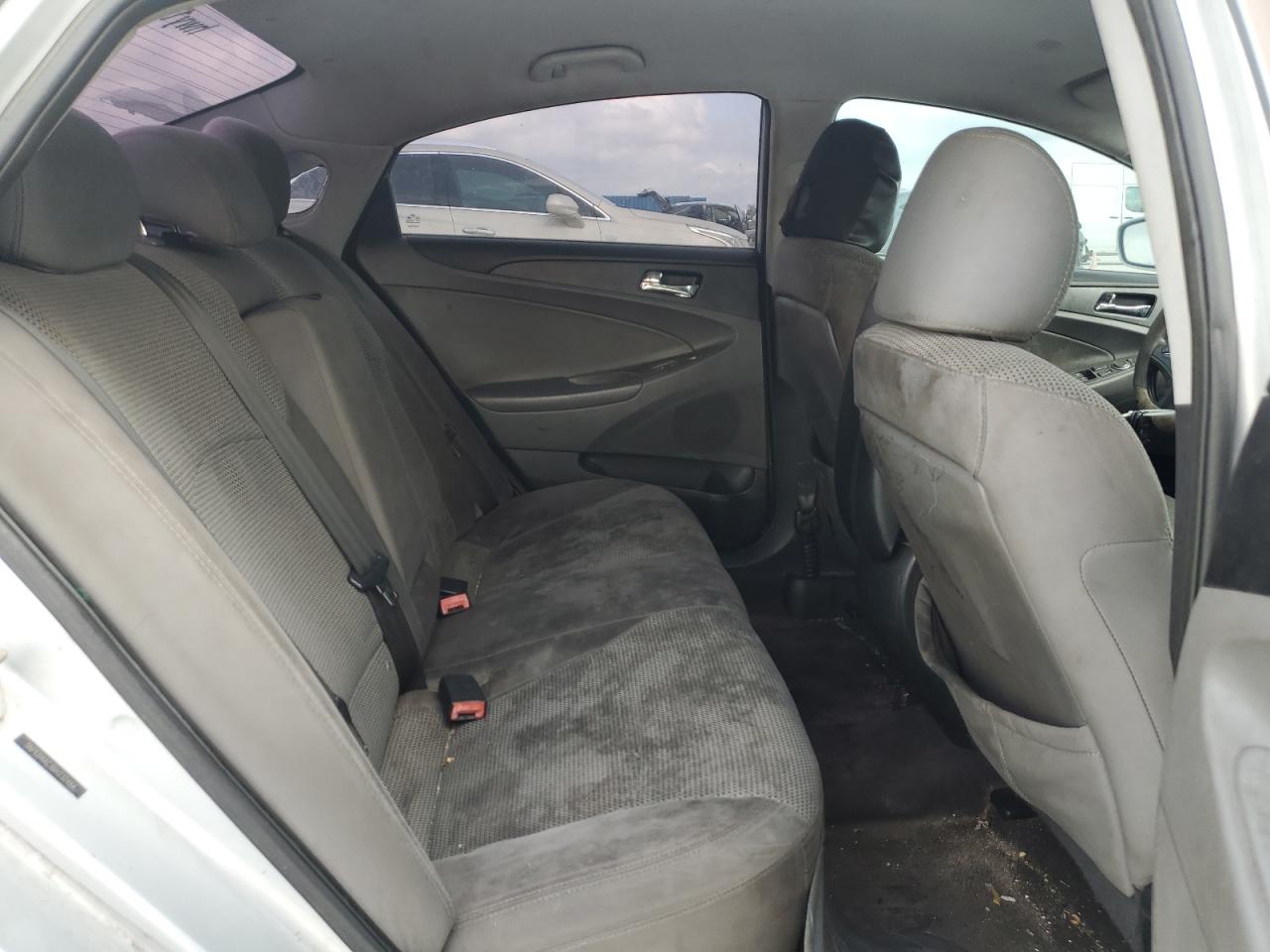 2011 Hyundai Sonata - Image 10