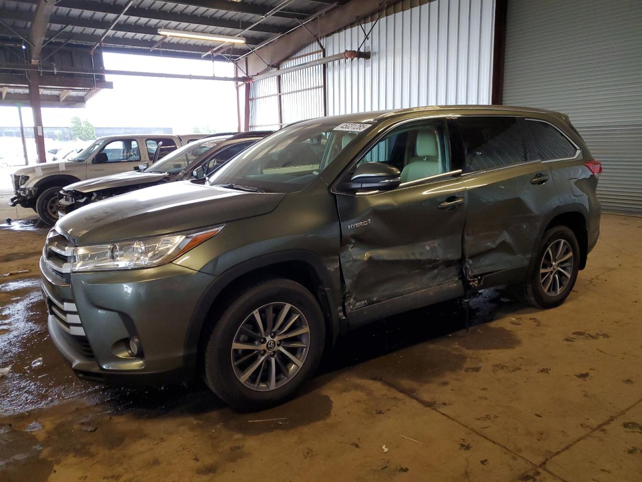 2019 Toyota Highlander - Image 1