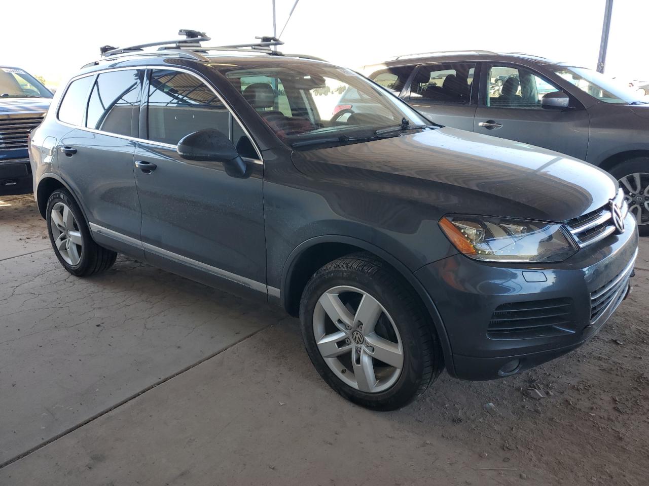 2014 Volkswagen Touareg - Image 4