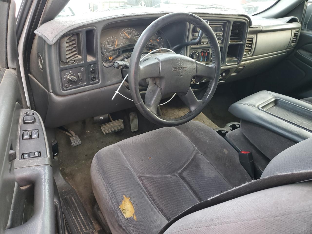 2005 GMC Sierra - Image 8