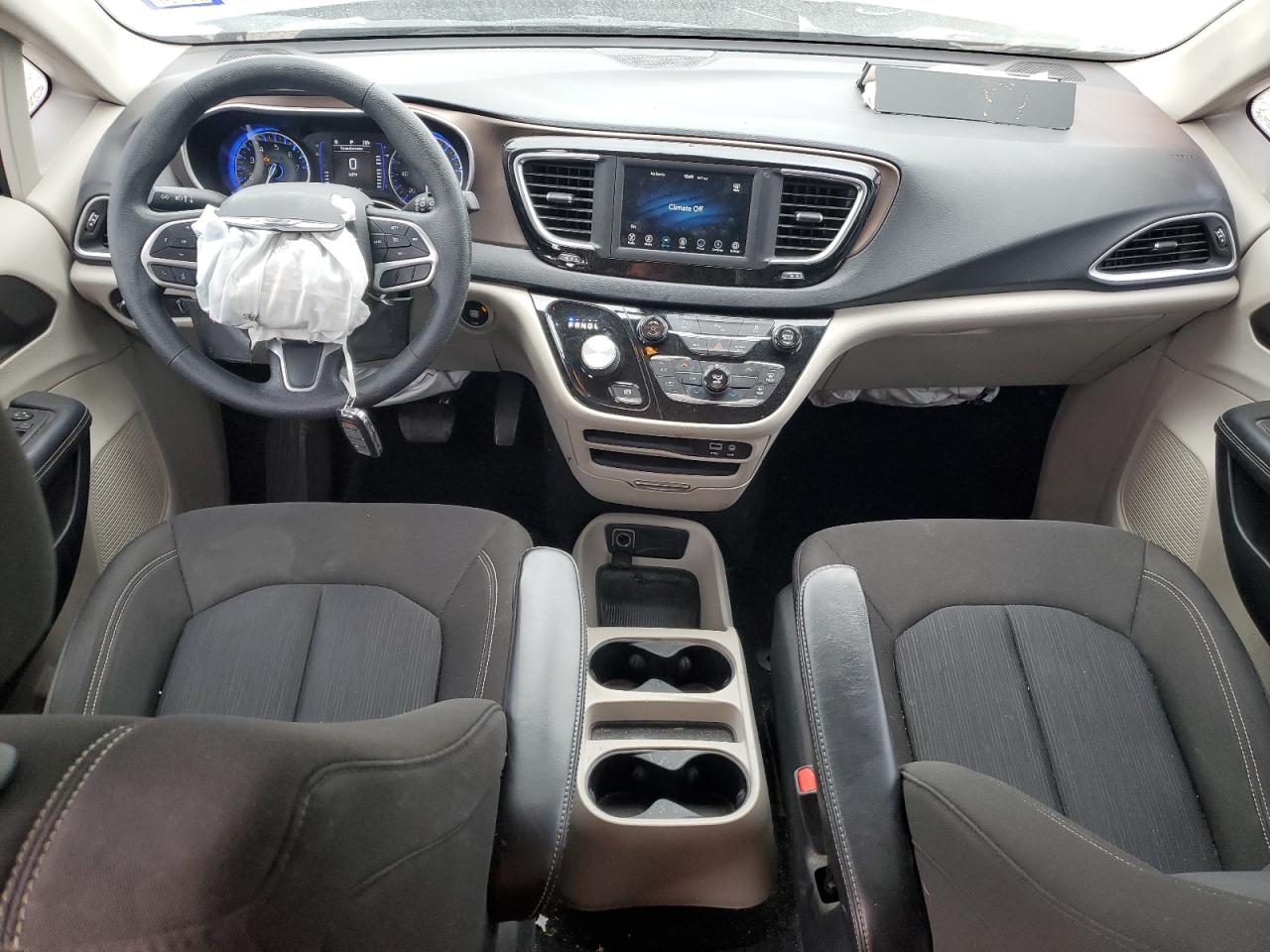 2020 Chrysler Voyager - Image 8