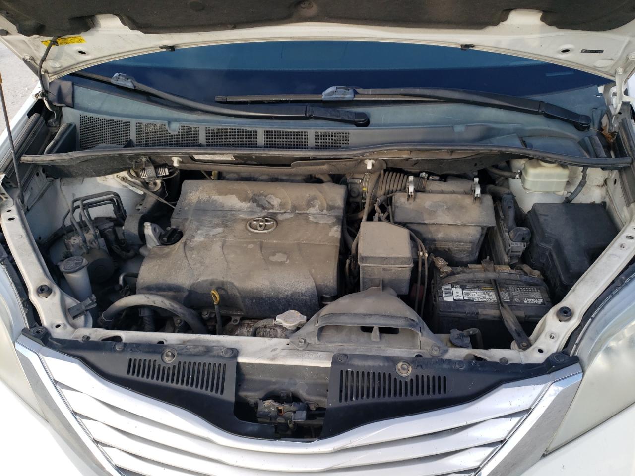 2014 Toyota Sienna - Image 13