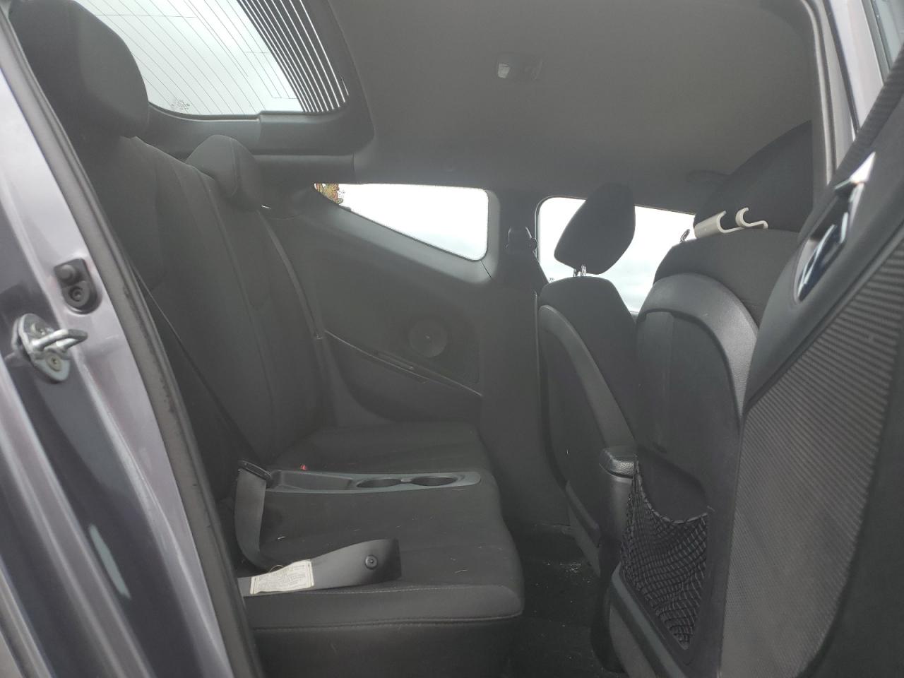 2016 Hyundai Veloster - Image 10