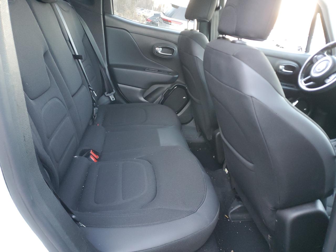 2017 Jeep Renegade - Image 11