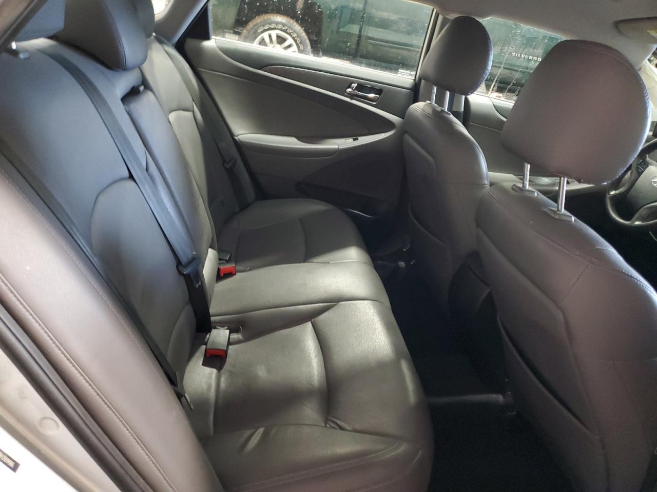 2011 Hyundai Sonata - Image 10