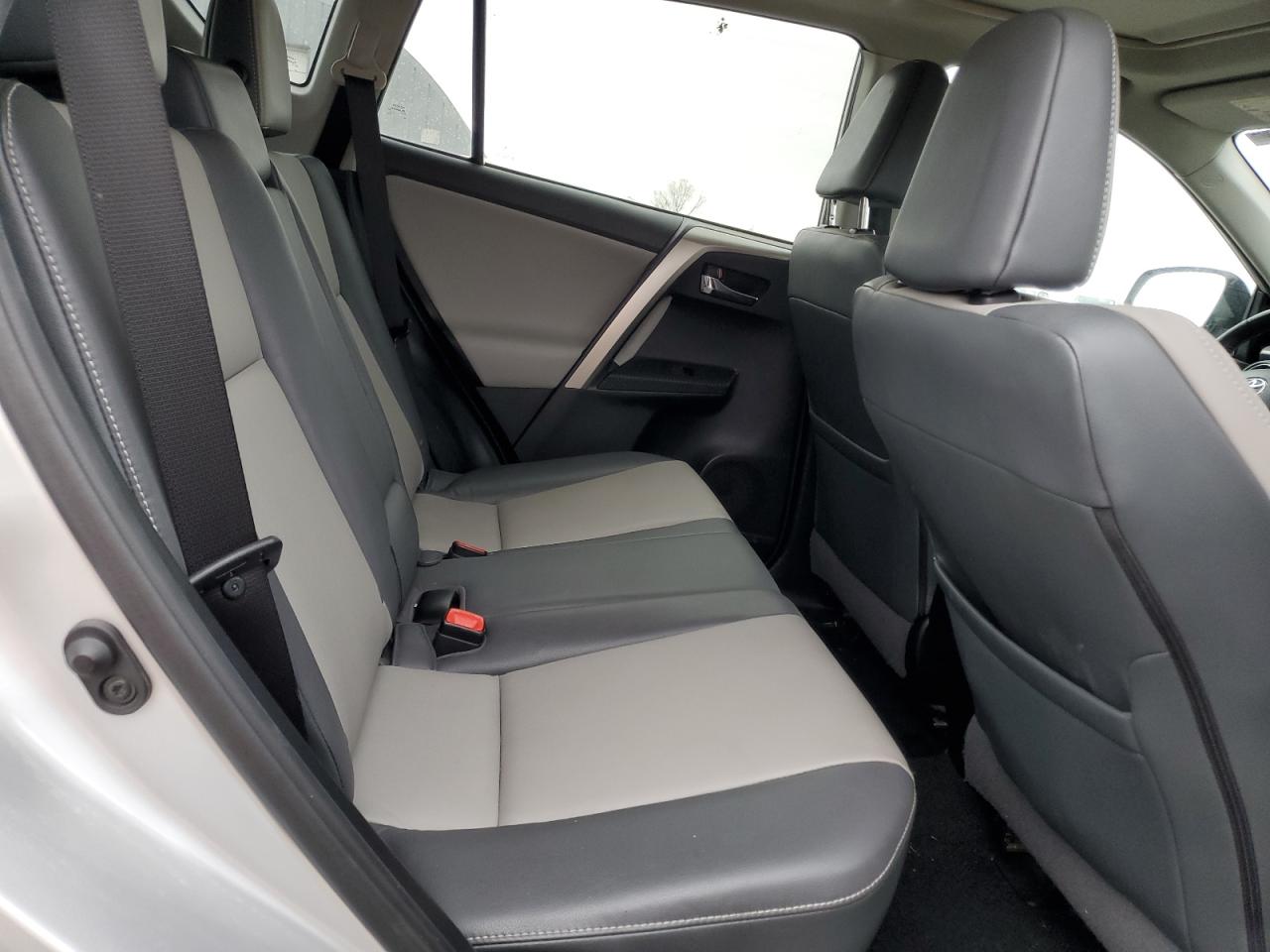 2015 Toyota RAV 4 - Image 11
