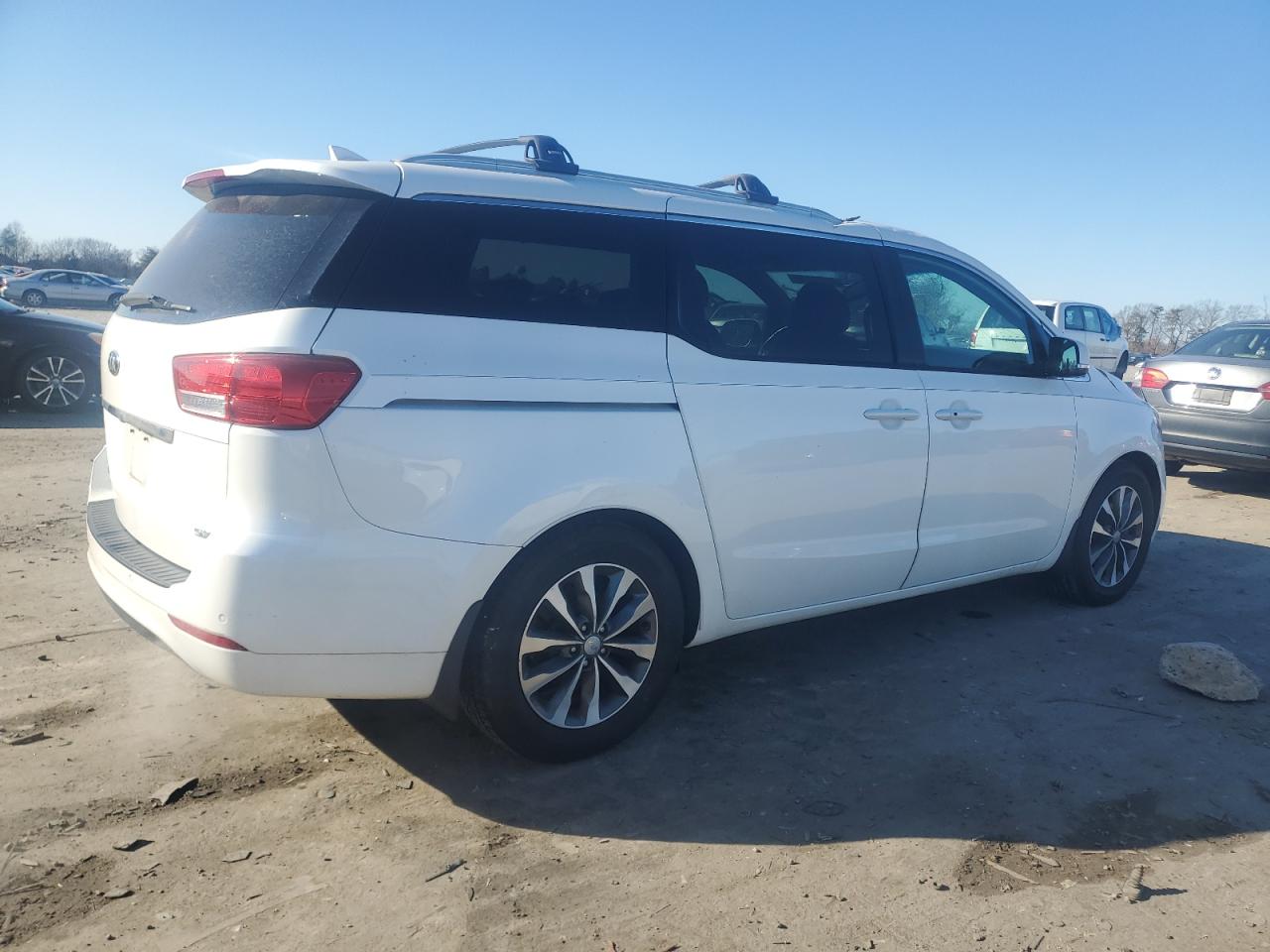 2016 Kia Sedona - Image 3