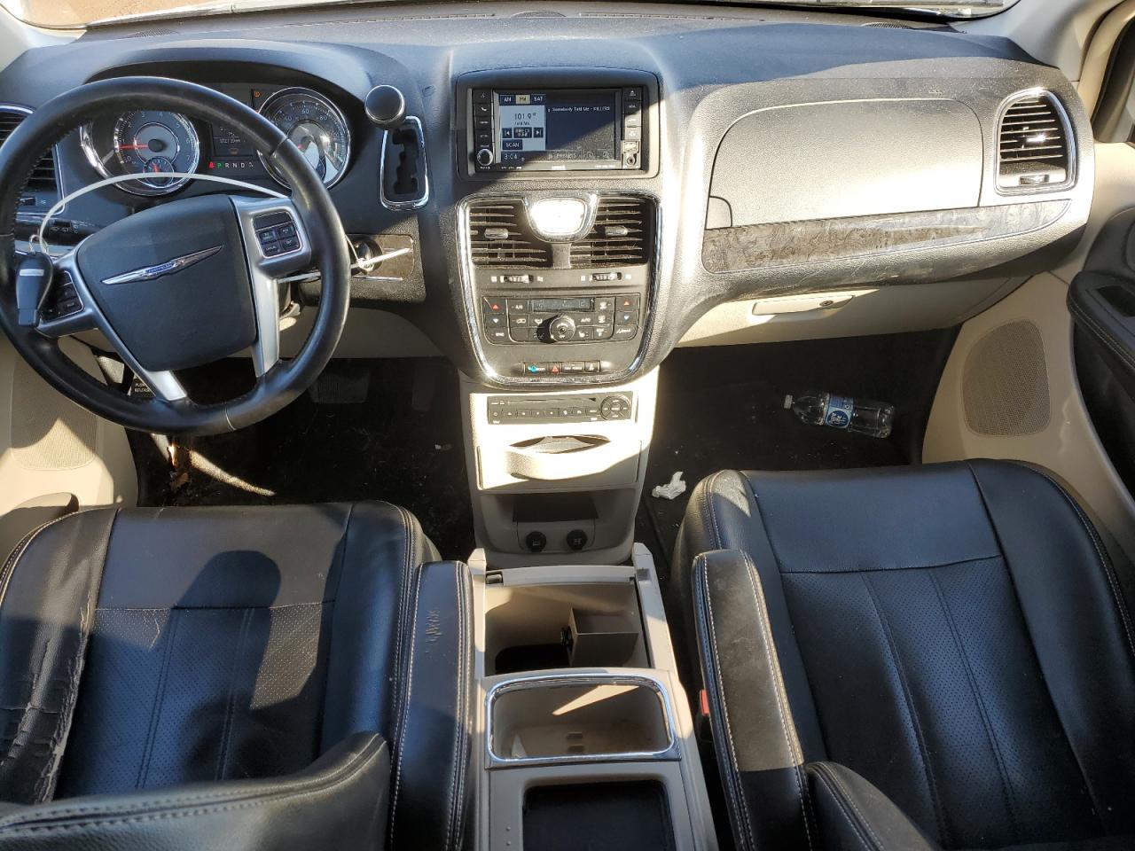 2011 Chrysler Town & Country - Image 8