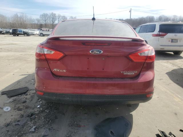 Sedans FORD FOCUS 2013 Czerwony