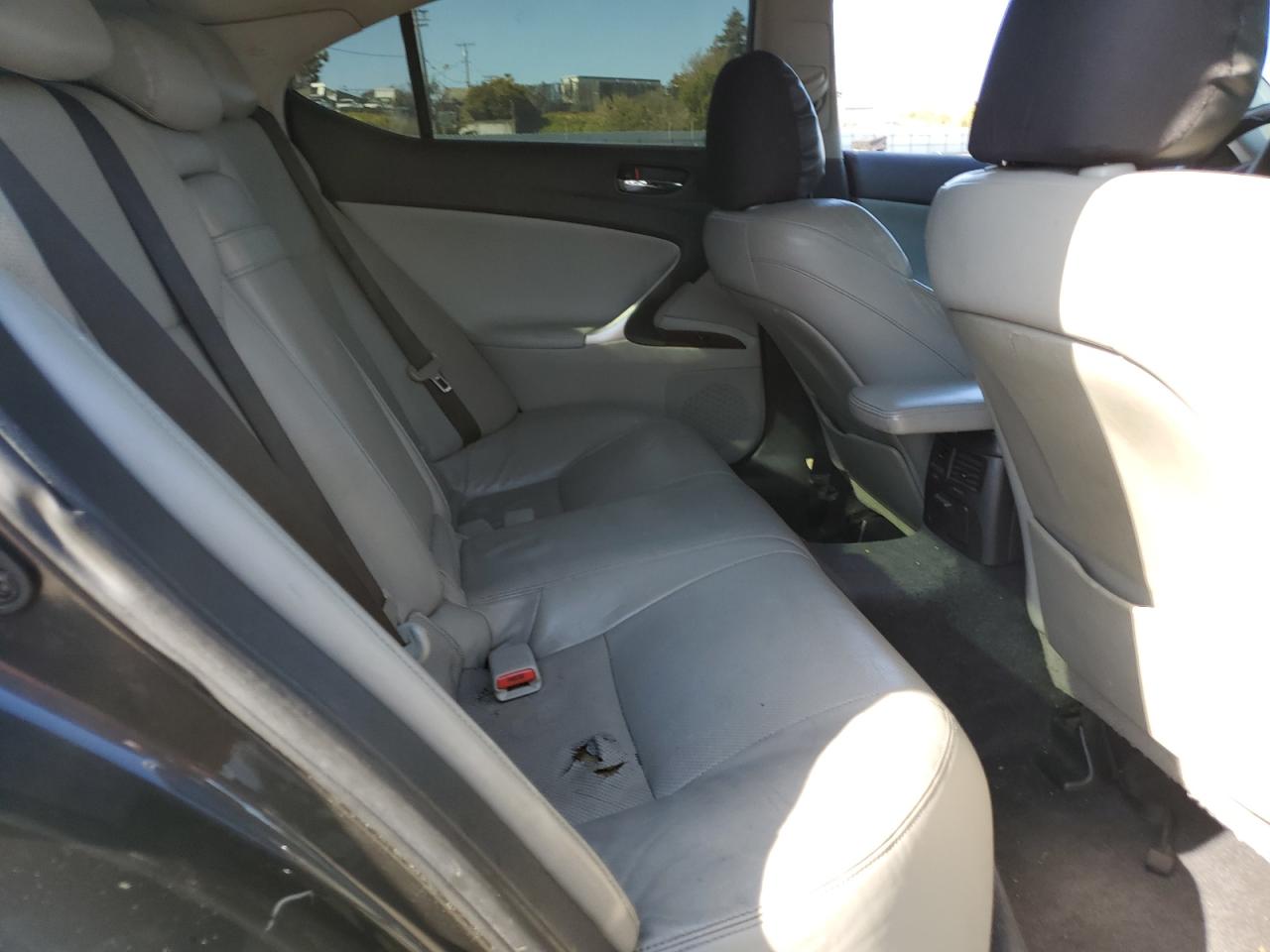 2007 Lexus IS - Image 10