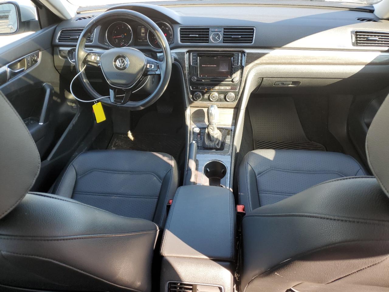 2017 Volkswagen Passat - Image 8