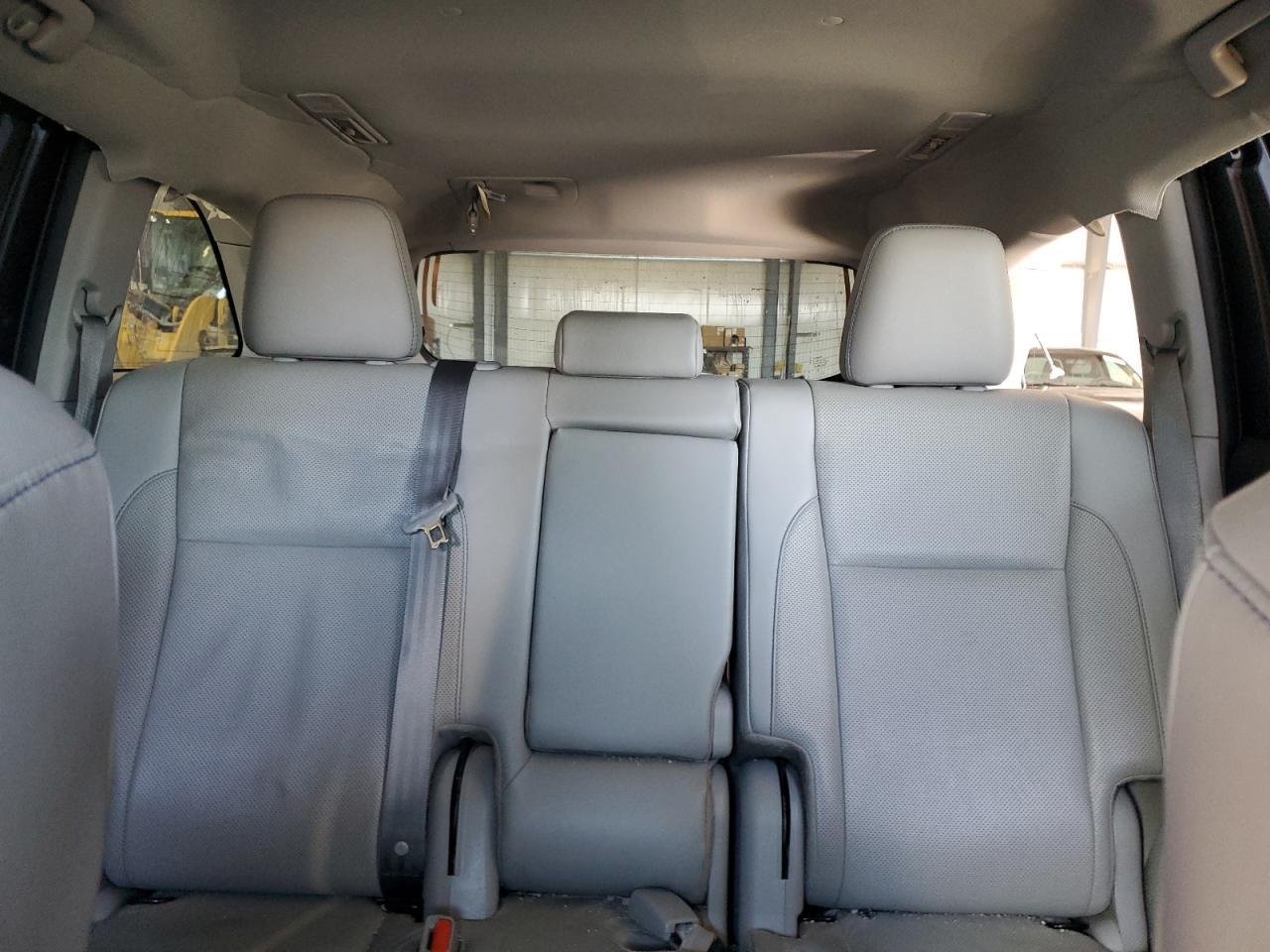 2019 Toyota Highlander - Image 10