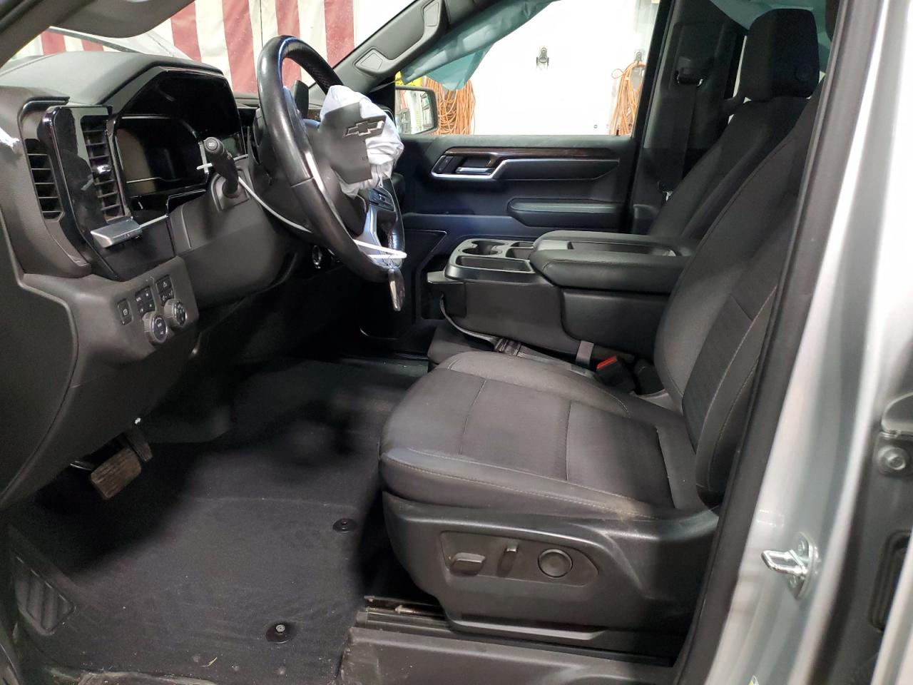 2022 Chevrolet Silverado - Image 7