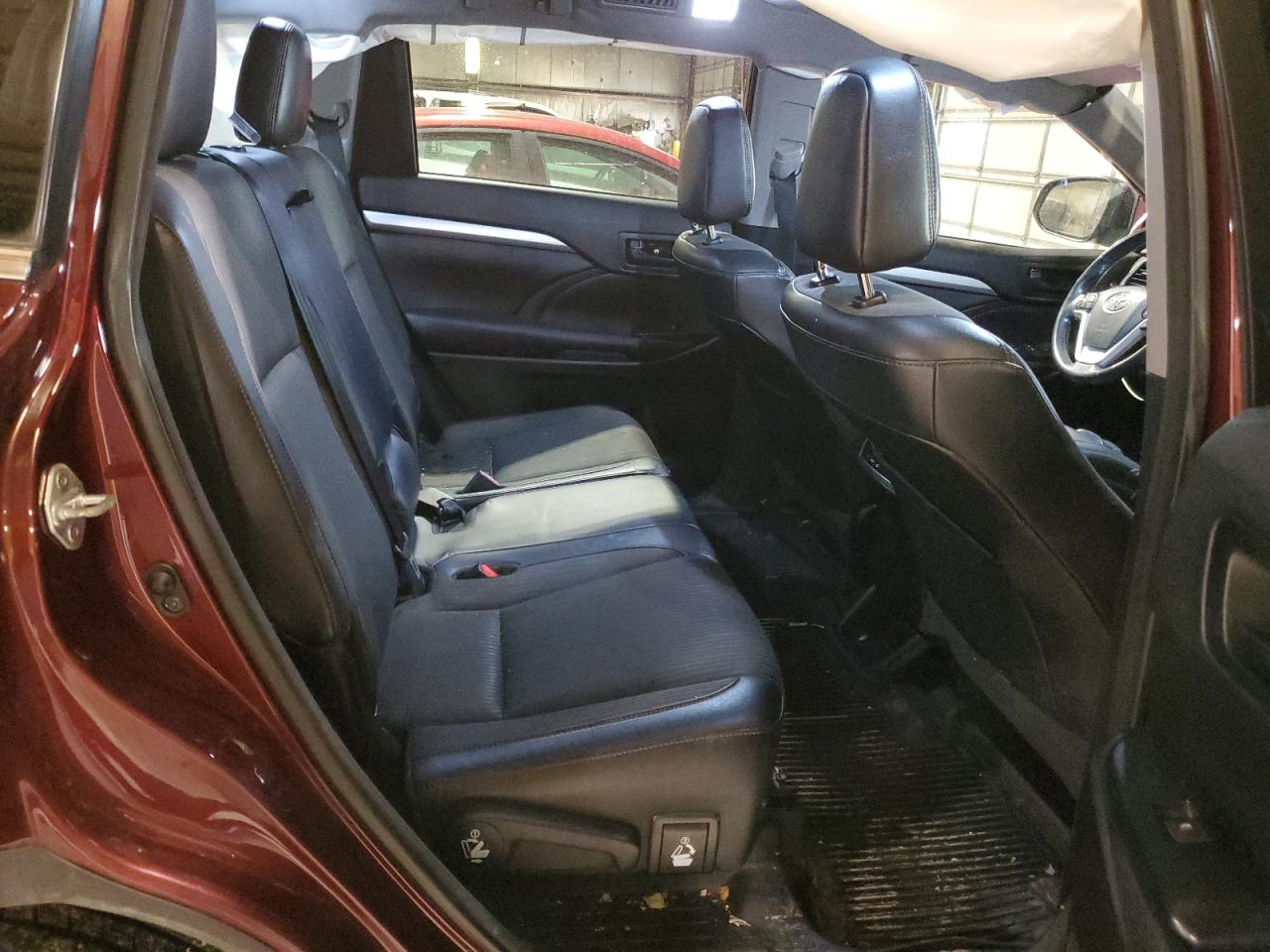 2017 Toyota Highlander - Image 11
