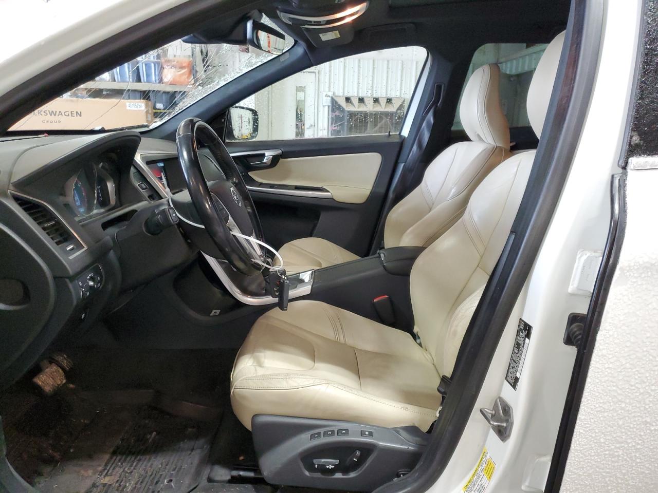 2016 Volvo XC60 - Image 7