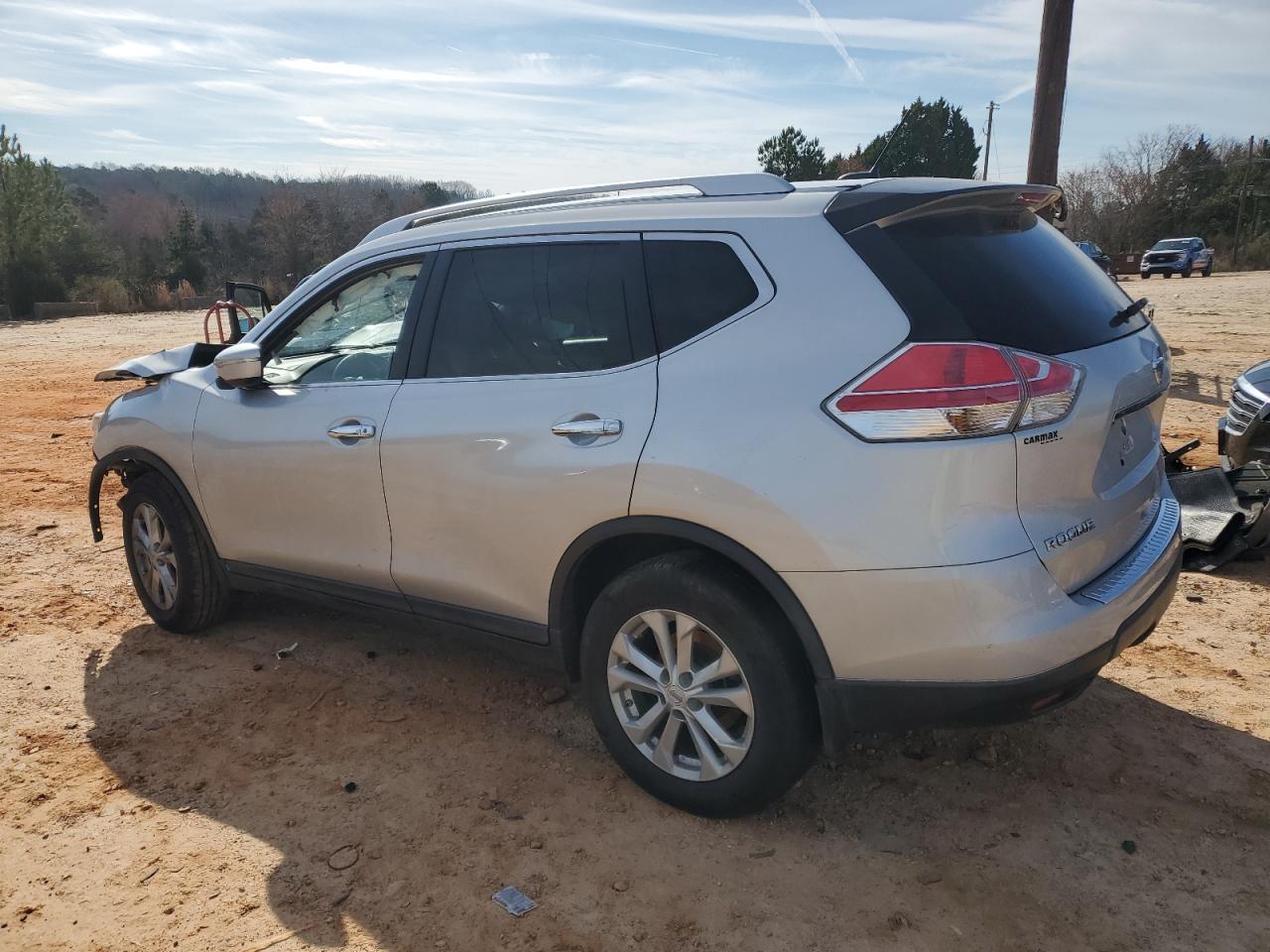 2015 Nissan Rogue - Image 2