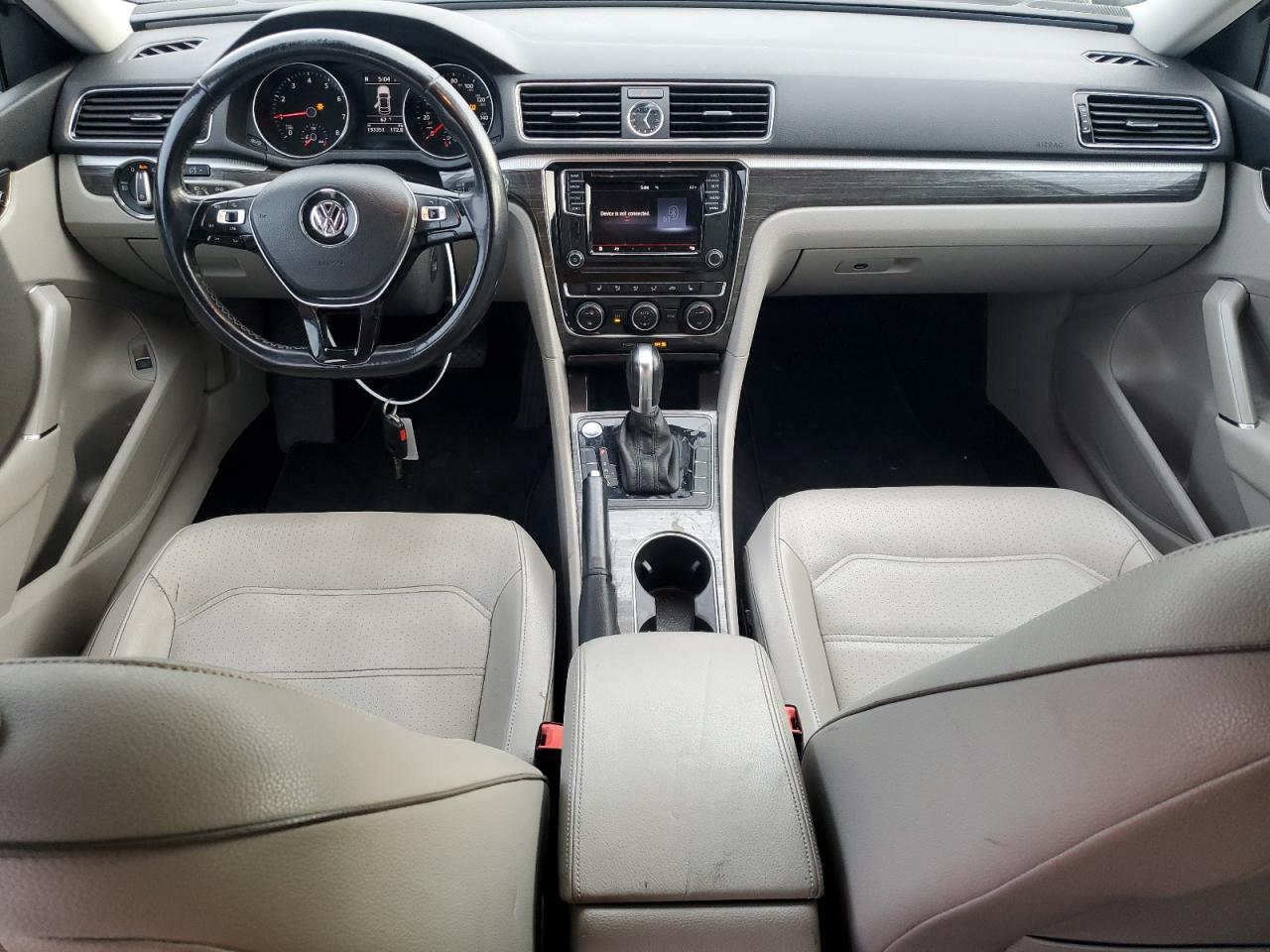 2017 Volkswagen Passat - Image 8