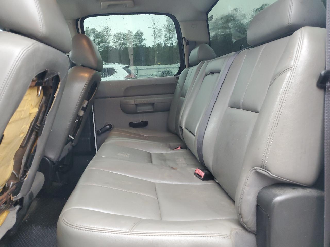 2011 Chevrolet Silverado - Image 10