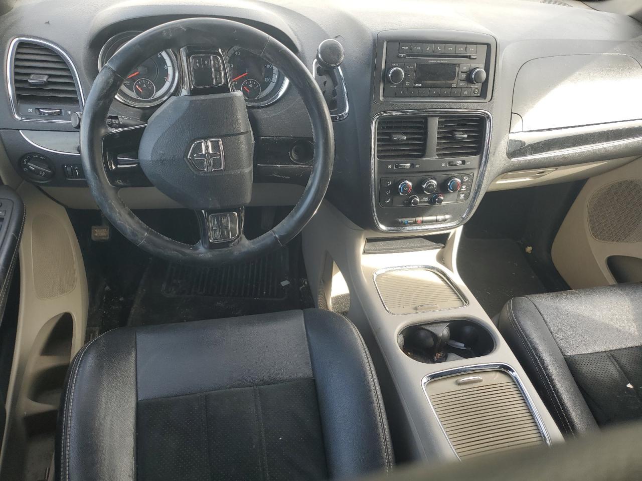 2017 Dodge Caravan - Image 8