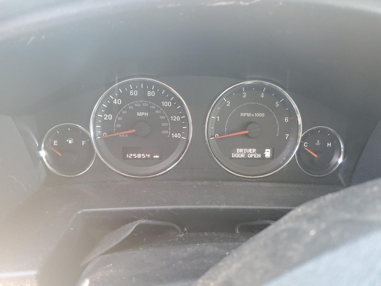 2010 Jeep Commander - Image 9