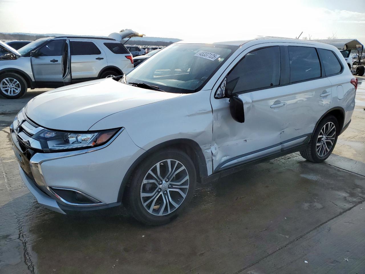 2016 Mitsubishi Outlander - Image 1