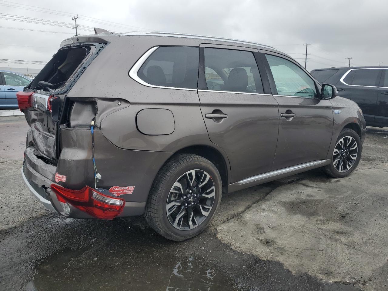 2018 Mitsubishi Outlander - Image 3