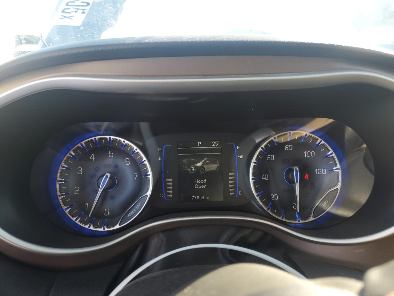 2018 Chrysler Pacifica - Image 9
