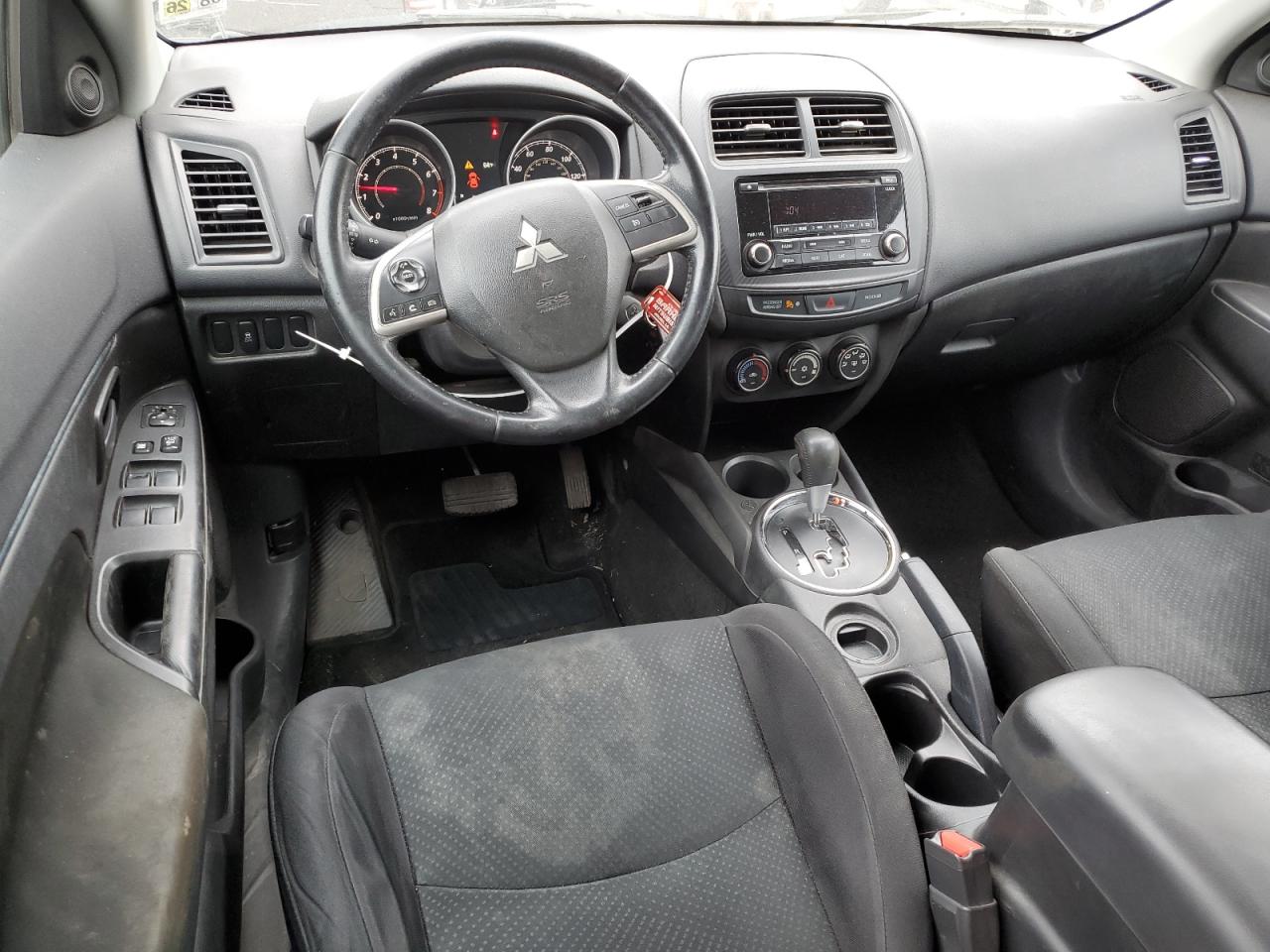 2015 Mitsubishi Outlander - Image 8