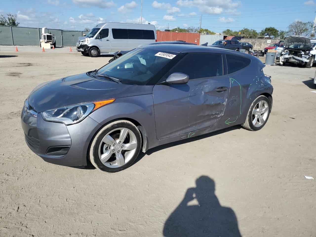 2015 Hyundai Veloster - Image 1