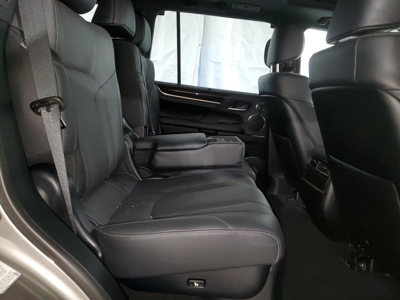 2021 Lexus LX - Image 11