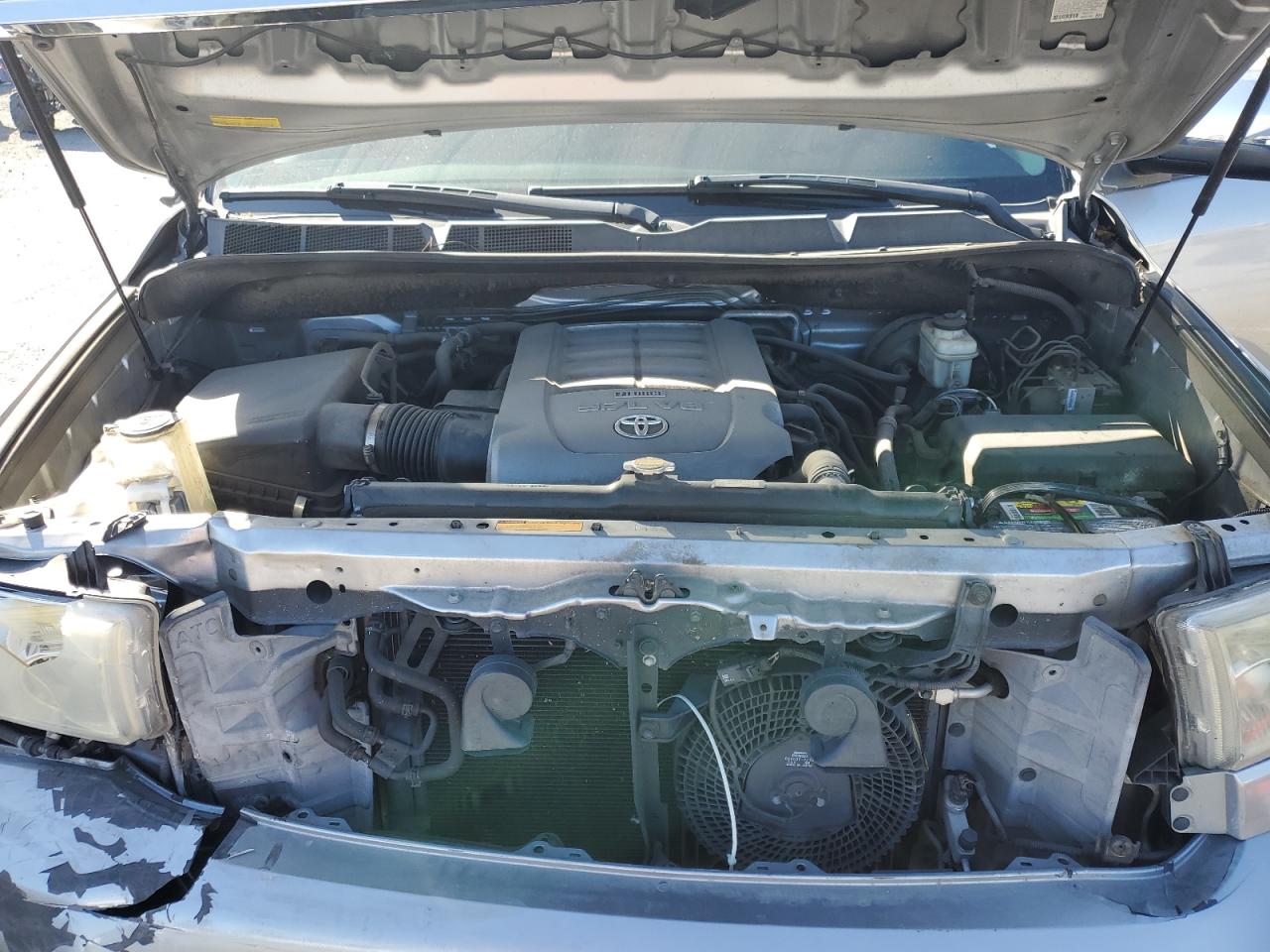 2010 Toyota Sequoia - Image 13