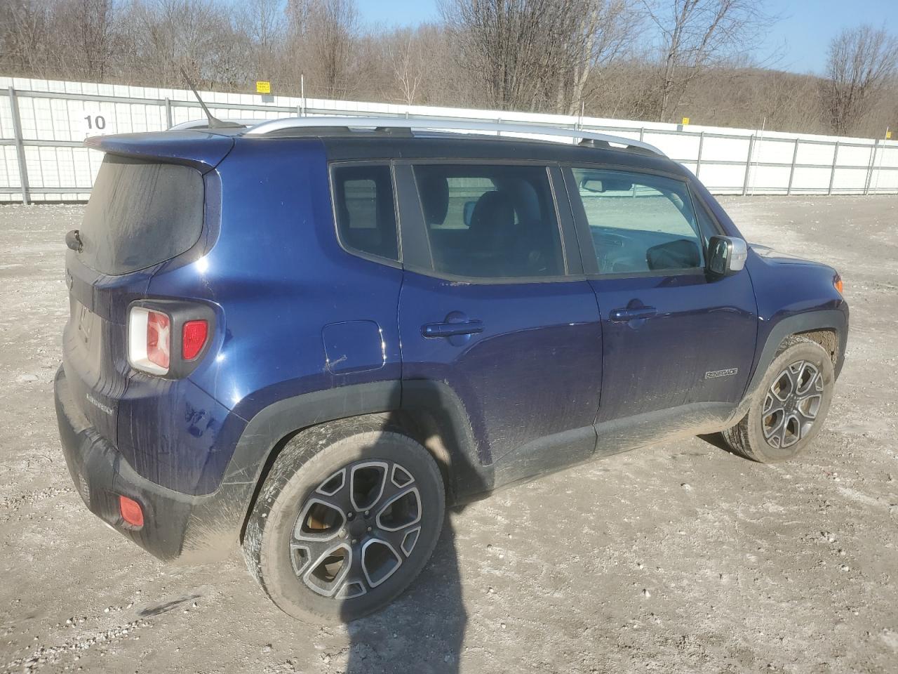 2016 Jeep Renegade - Image 3