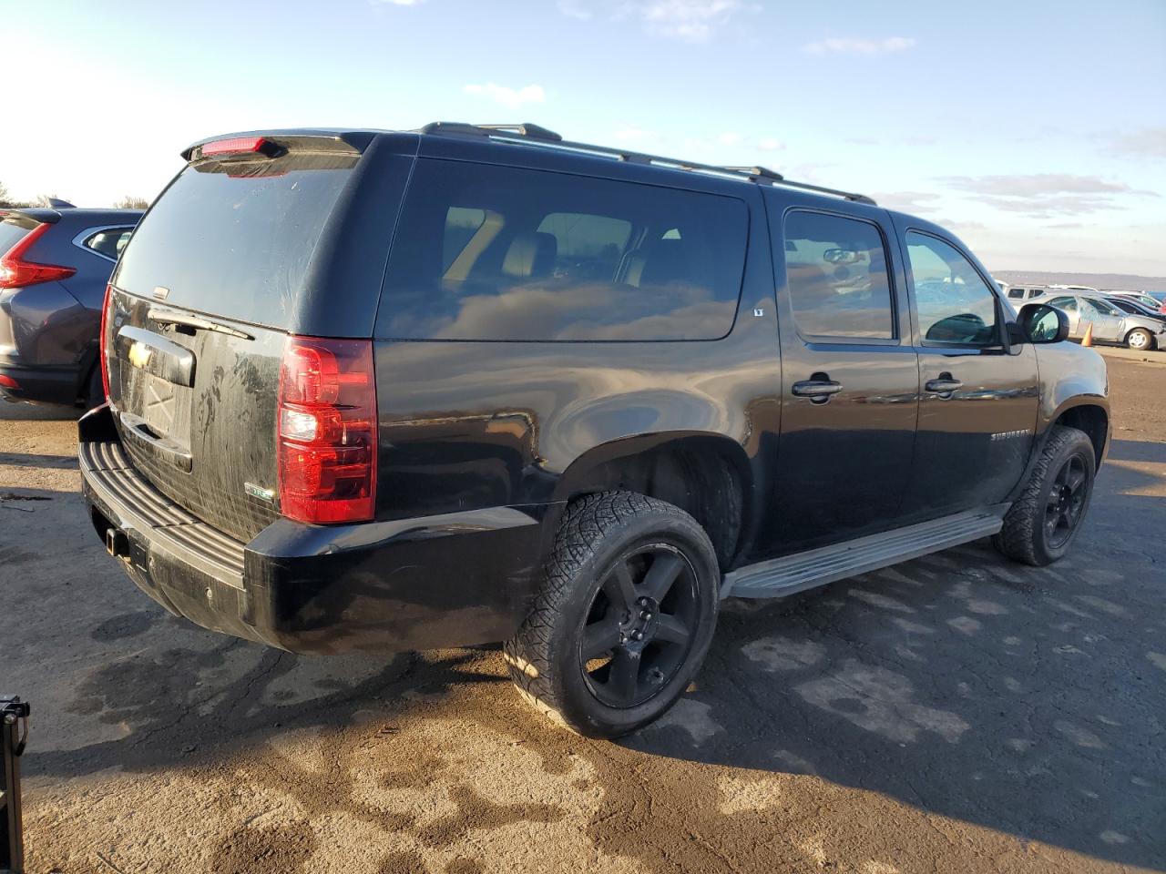 2012 Chevrolet Suburban - Image 3