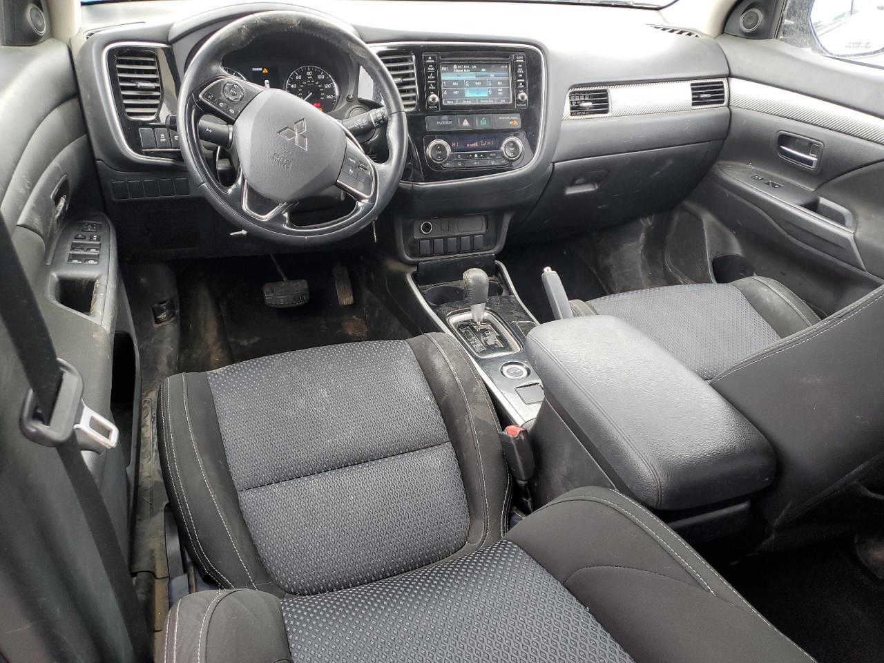 2017 Mitsubishi Outlander - Image 8