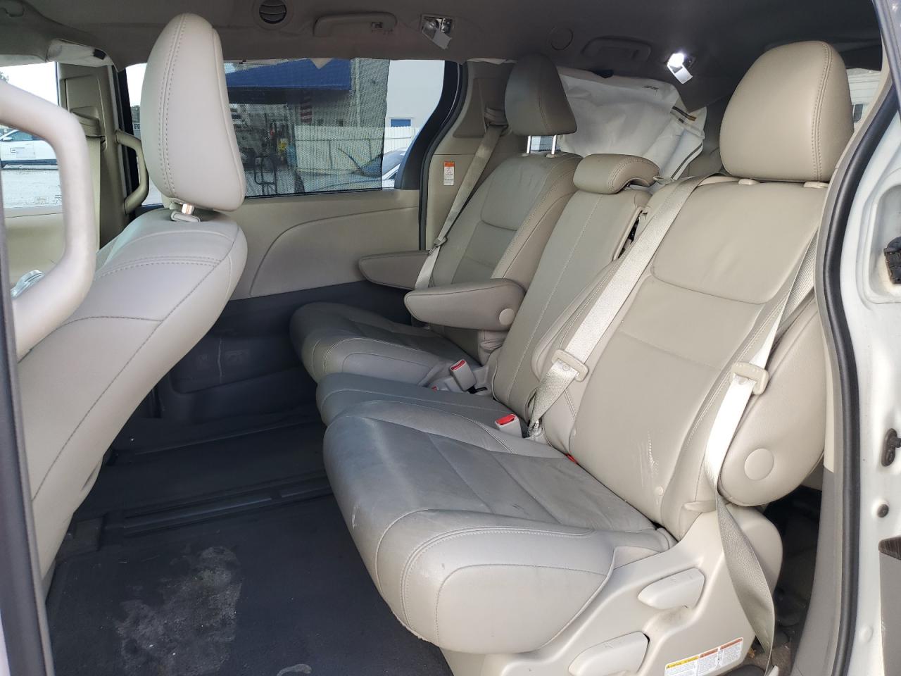 2017 Toyota Sienna - Image 11