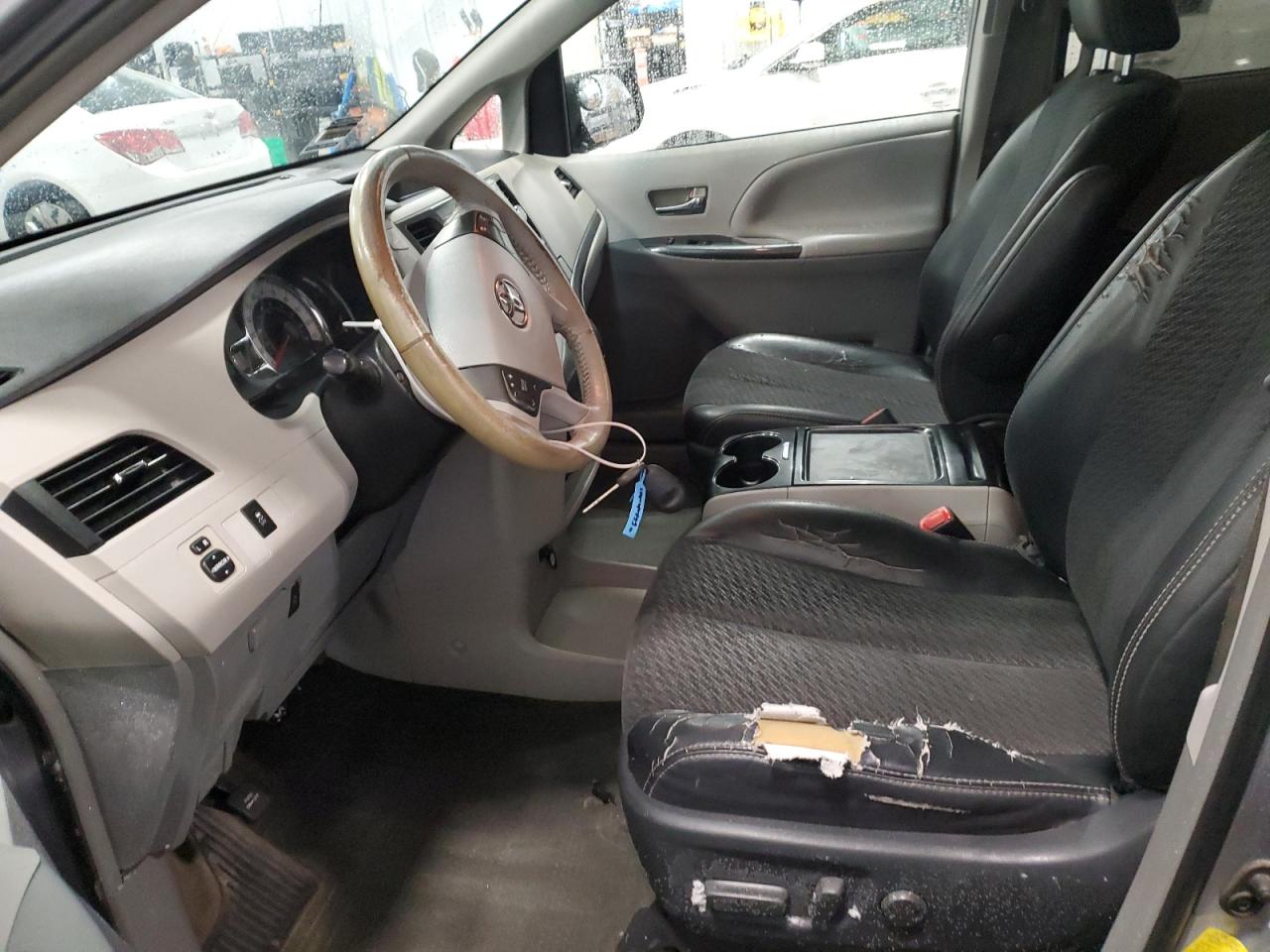 2012 Toyota Sienna - Image 7