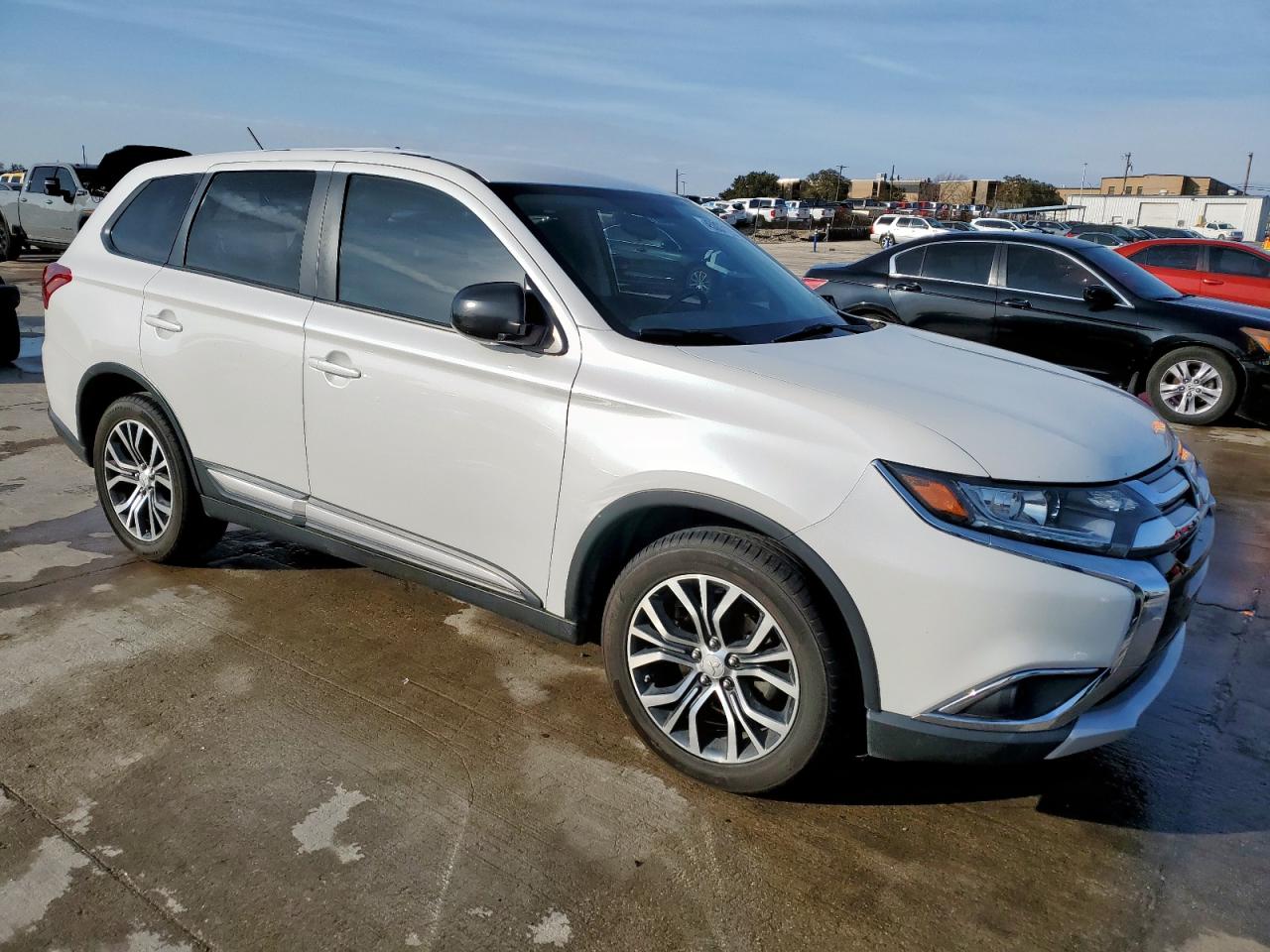 2016 Mitsubishi Outlander - Image 4