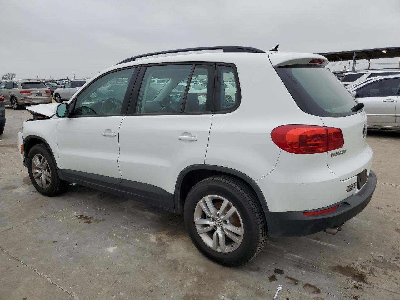 2016 Volkswagen Tiguan - Image 2