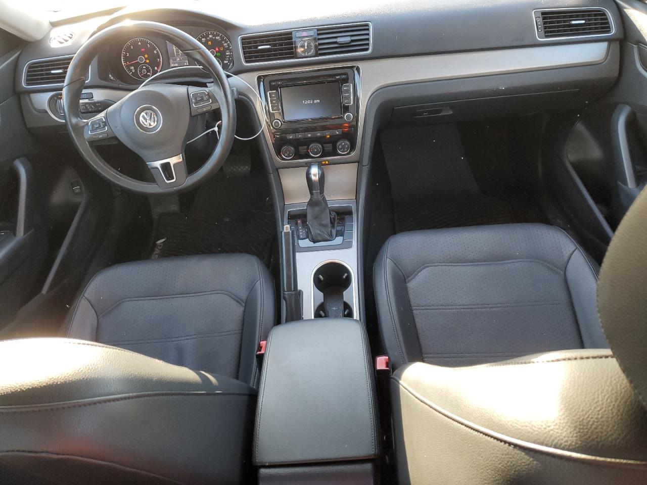 2014 Volkswagen Passat - Image 8