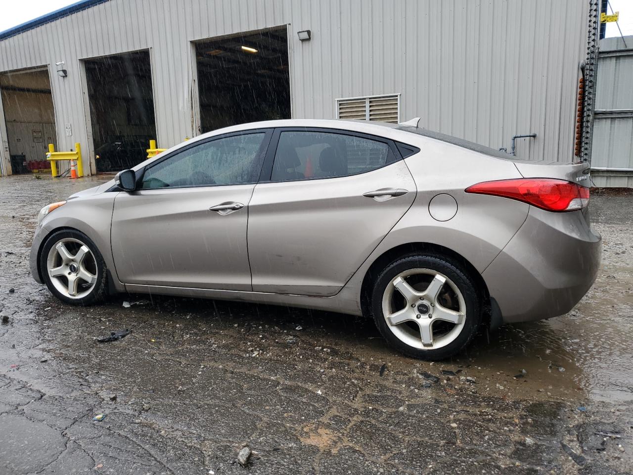 2013 Hyundai Elantra - Image 2