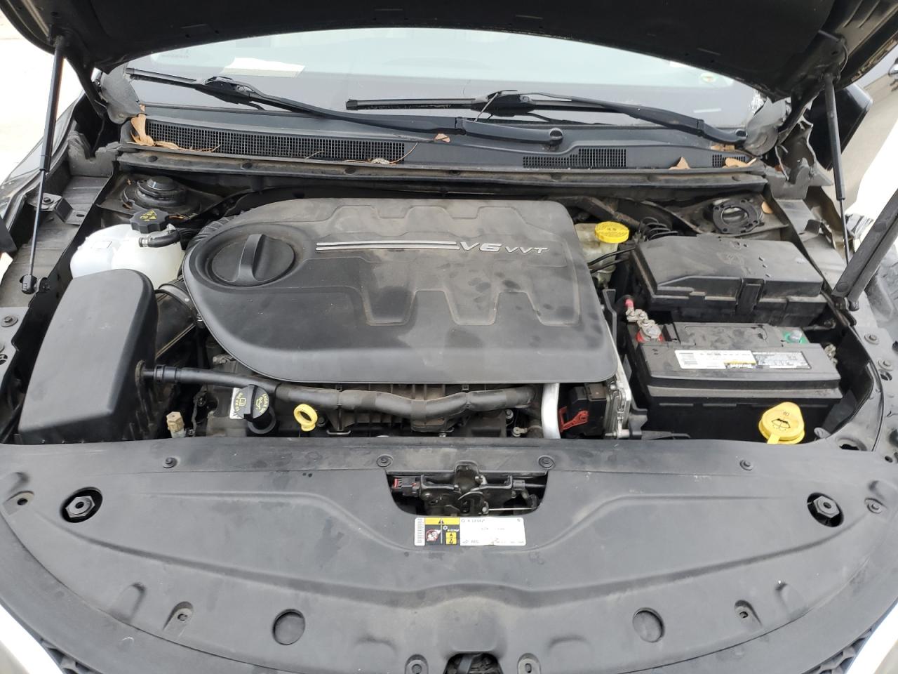 2015 Chrysler 200 - Image 11