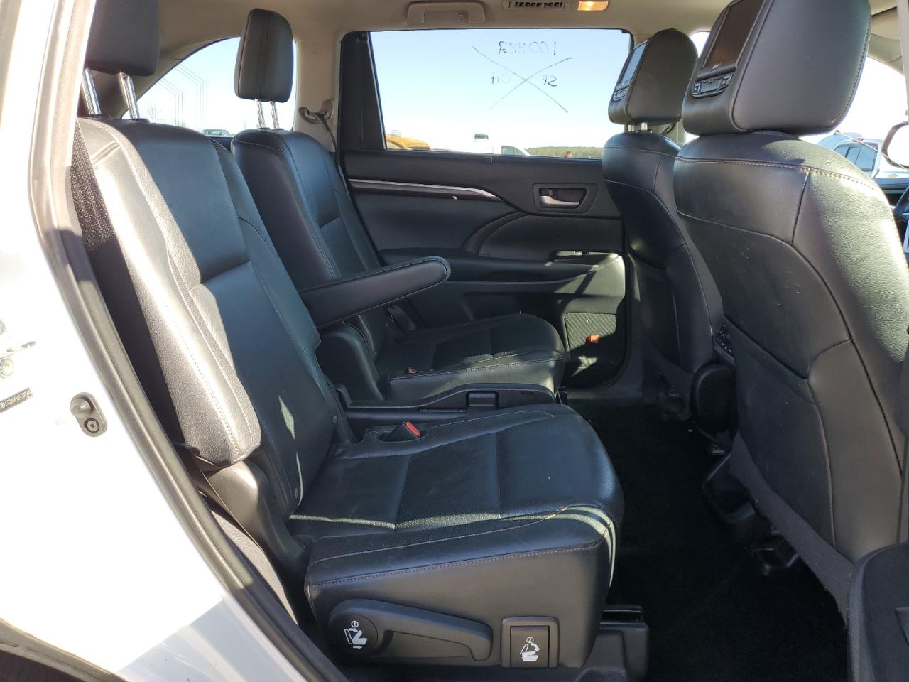 2014 Toyota Highlander - Image 10