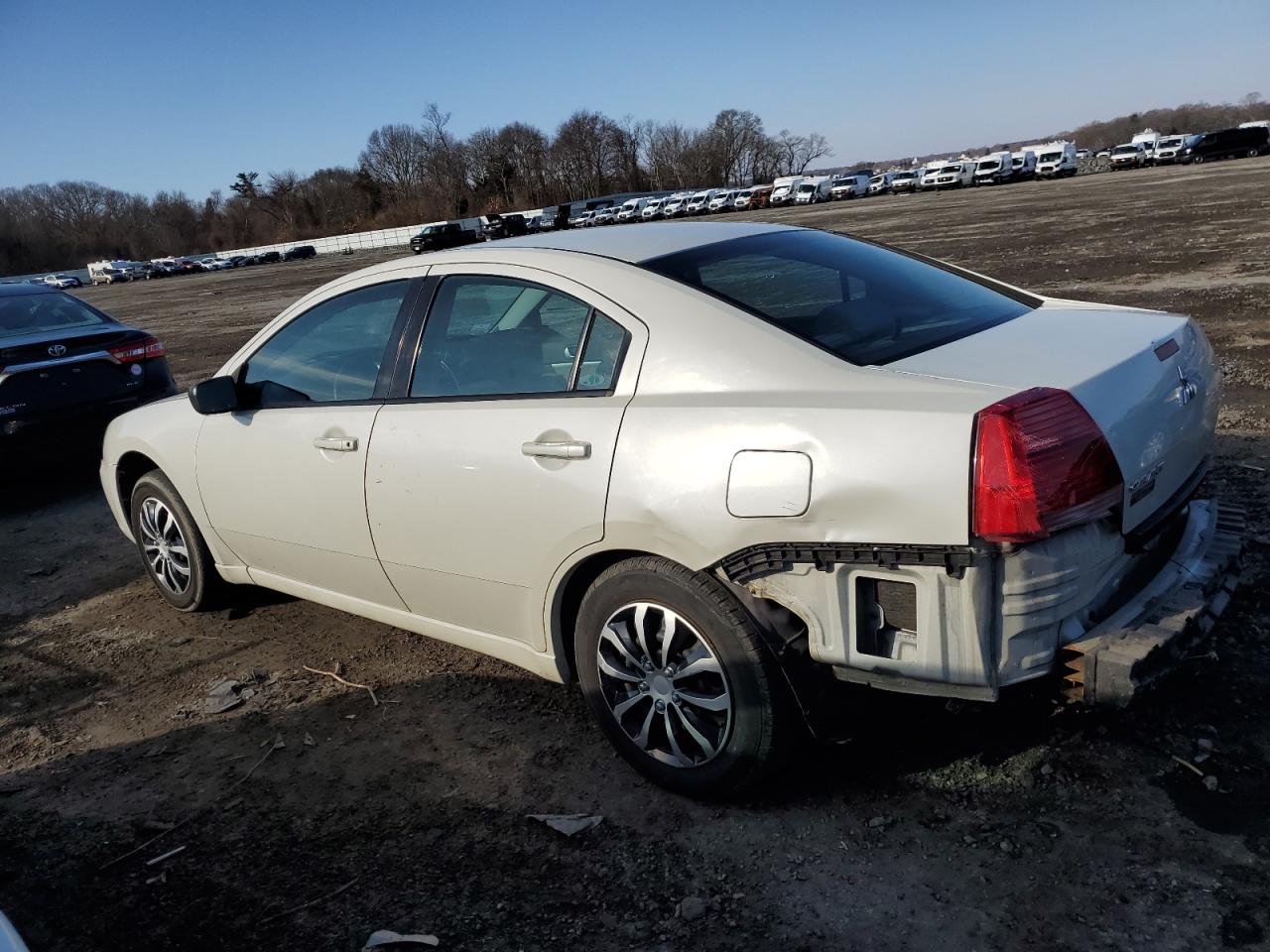 2007 Mitsubishi Galant - Image 2