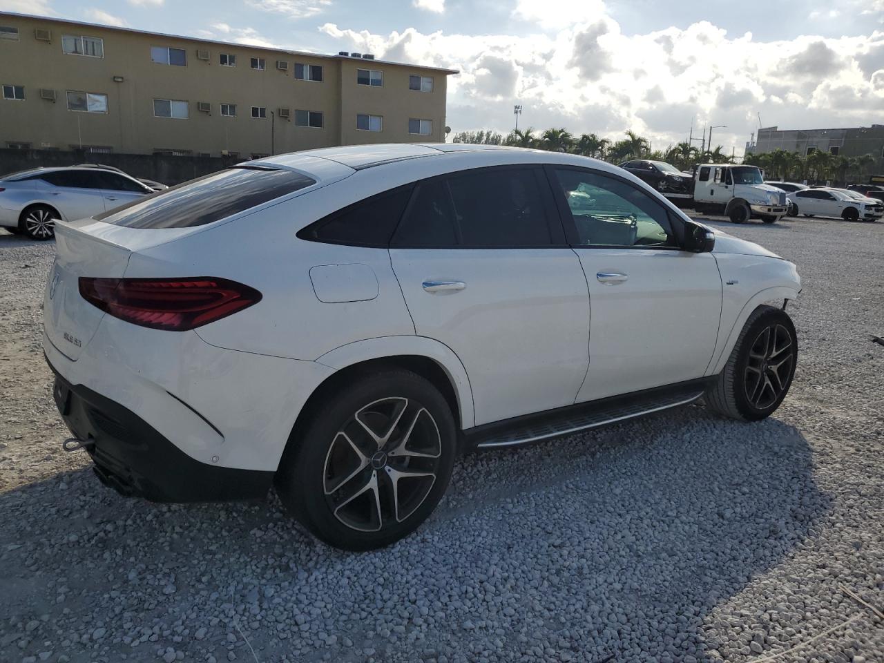 2024 Mercedes-Benz GLE - Image 3