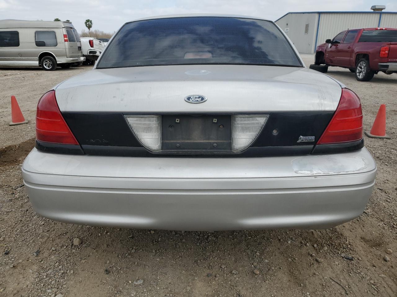 2009 Ford Crown Victoria - Image 6